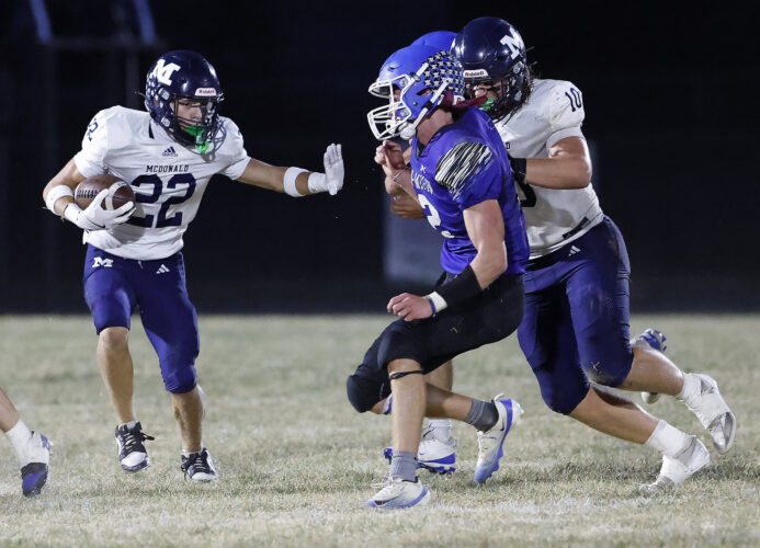 Blue Devils hold off Blue Jays